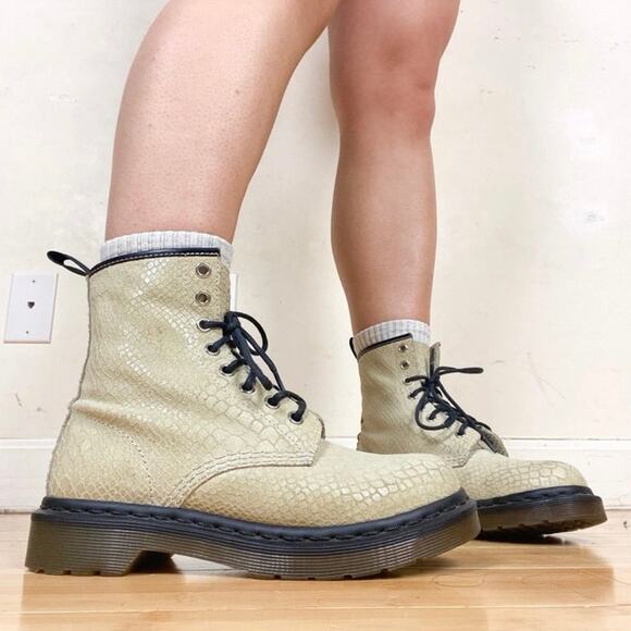 DR. MARTENS, DOC MARTENS PASCAL LEATHER BOOTS SHOES WOMEN'S SIZE 6 - Picture 1 of 10
